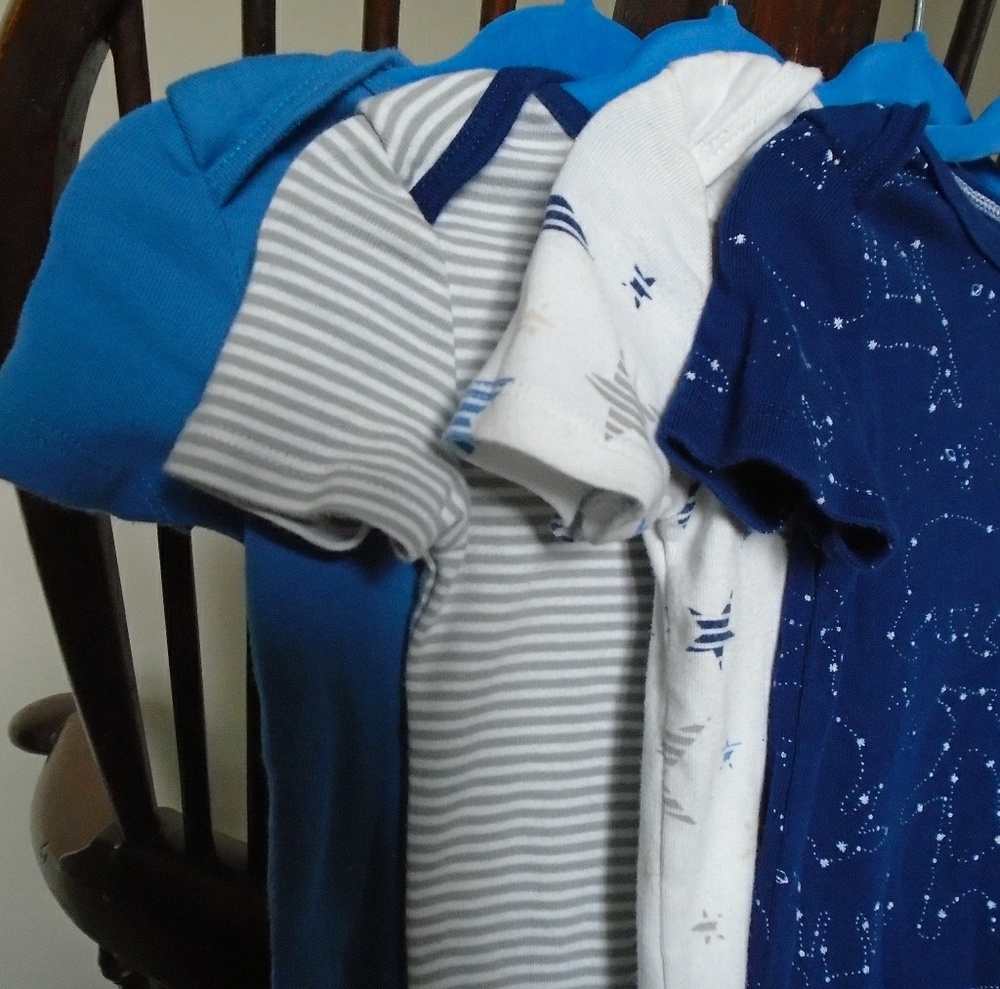 Set of short sleeved space onsies/bodysuits